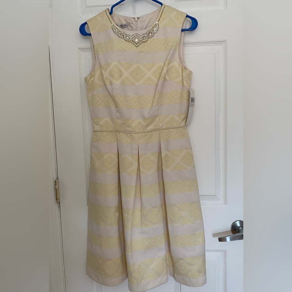 Maggy London Women’s Gold Midi dress size 6